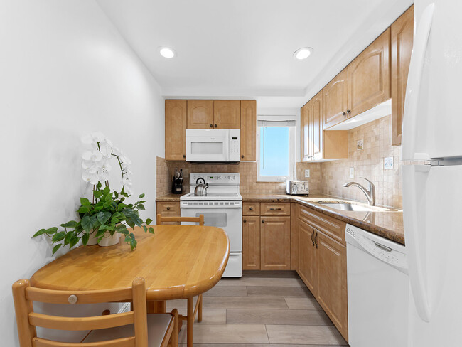 Building Photo - 3301 S Ocean Blvd