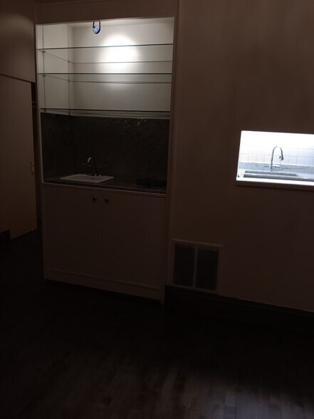 Wet Bar - 1235 N Dearborn St