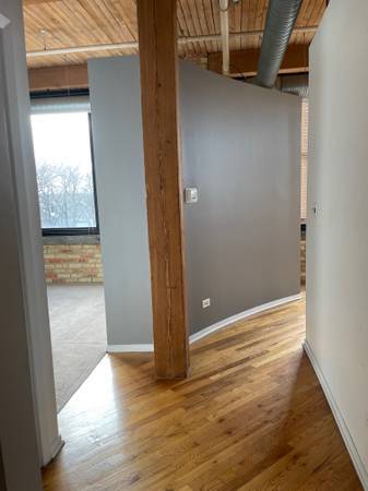 Building Photo - 2911 N Western Ave