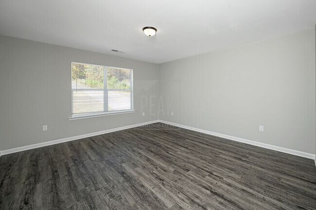 Building Photo - $1650! Beautiful 3Bed 2Bath in newly built Woodland Circle! Tour today