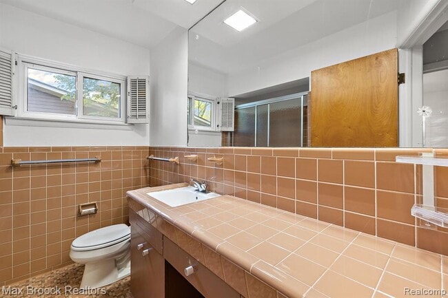 Building Photo - 966 Woodlea St