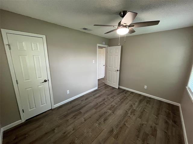 Building Photo - 2434 Lakeshore Dr