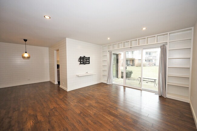 Building Photo - 48 Lambert Dr