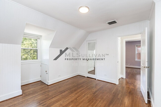 Building Photo - 2414 Farthing St