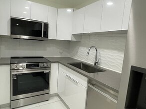 Building Photo - 420 N Villa Ct