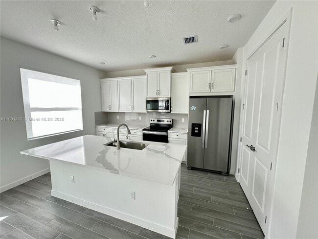 Building Photo - 7262 Lenora Ln