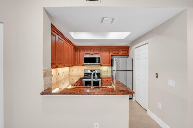 Building Photo - 2802 Sarento Pl