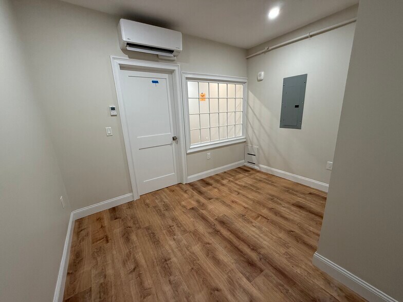 Building Photo - 37 Kirk St