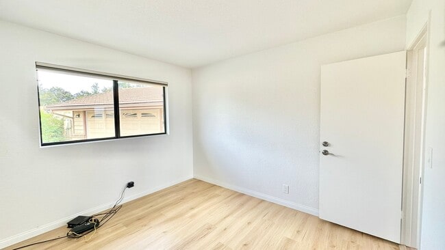 Building Photo - Beautiful Scenic Country Property with Vie...
