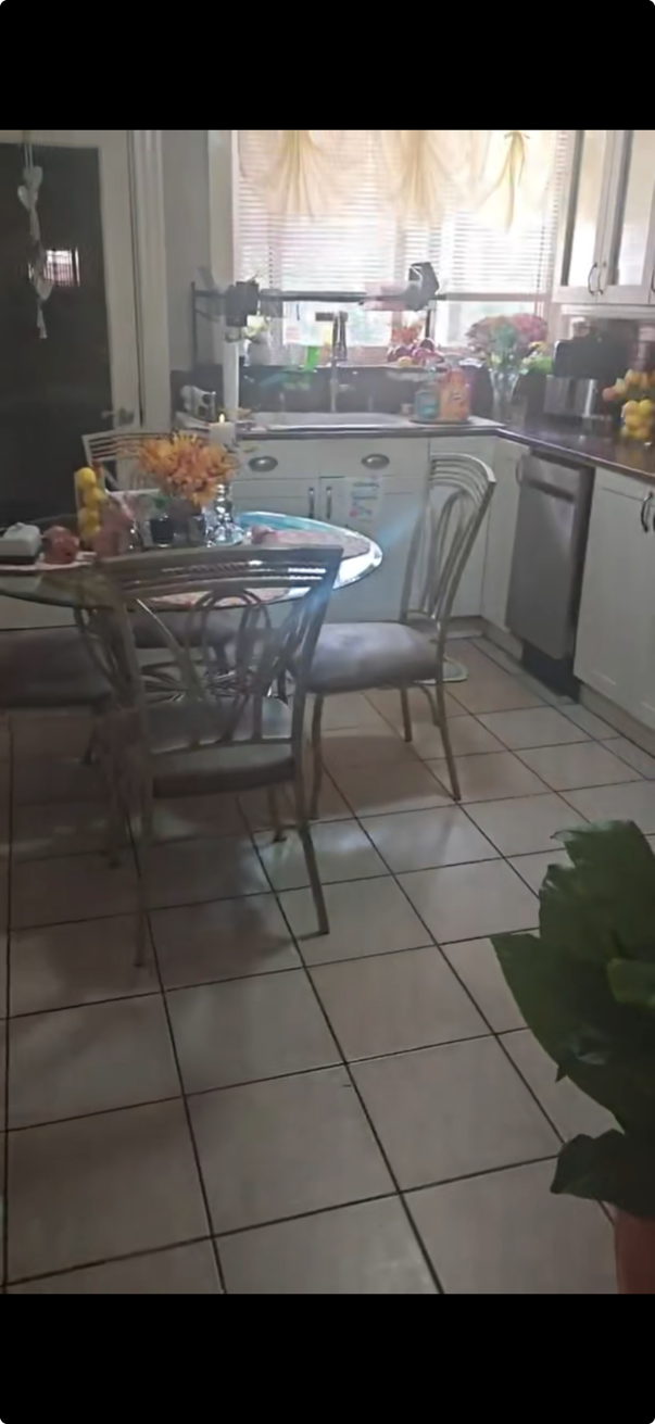 Building Photo - 33 Page St