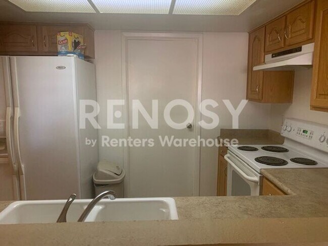 Building Photo - Ideal 2 BD/2 BA/2 CG Townhome with Community Pool Near Olive & 67th in Peoria!