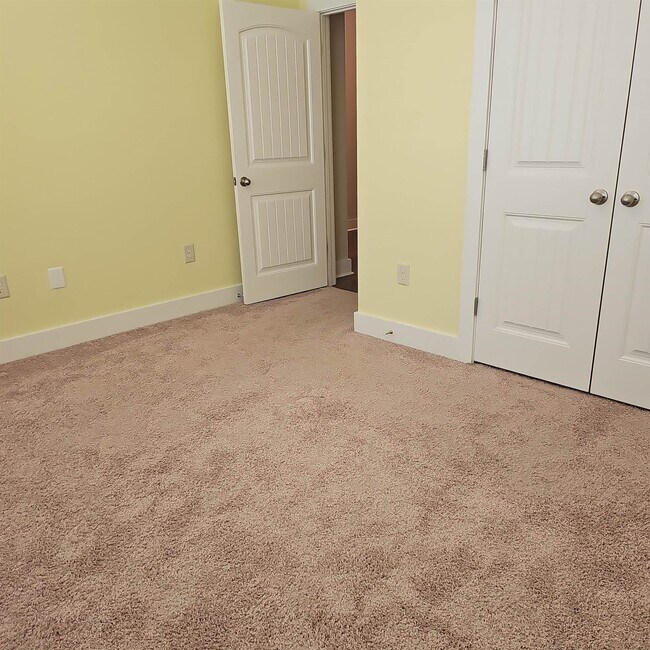 Building Photo - 440 Shaftesbury Ln