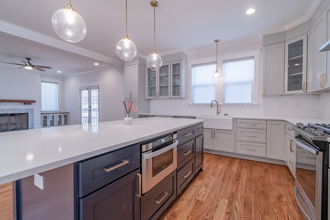 Building Photo - 1005 State St