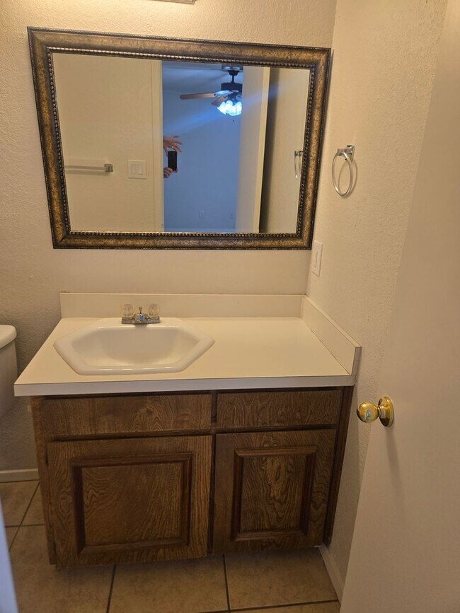 Building Photo - Affordable & Charming 2/1 Move in NOW!!!