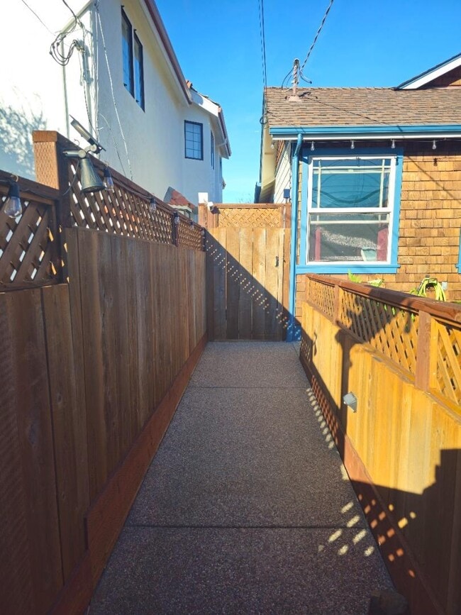 Building Photo - 229 Moana Pl