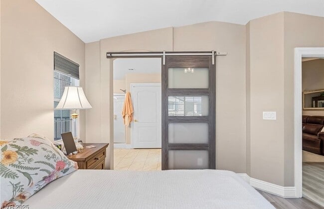 Building Photo - GORGEOUS 3 BEDROOM 2 BATH HOME