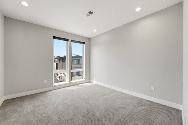 Building Photo - $3,565.95 with $300 off the first month's rent, 2 Beds - 3 Baths, Townhouse in Denver with Unmatc...