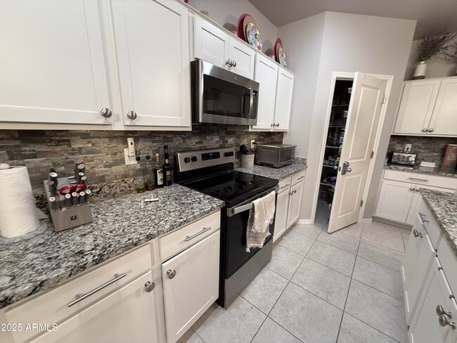 Building Photo - 6014 E Helios Dr