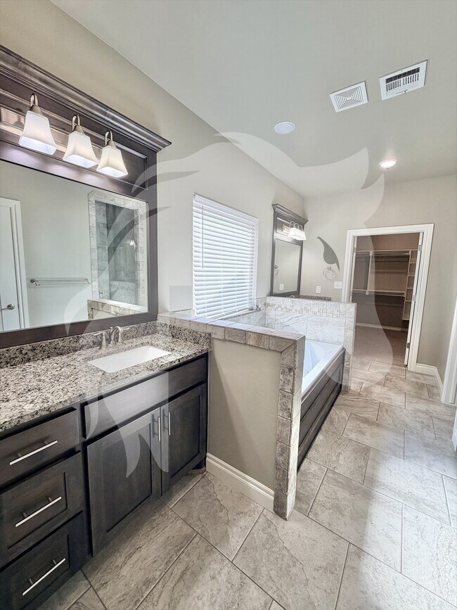 Building Photo - "Stunning 4-Bed Gem with Granite Touch & C...