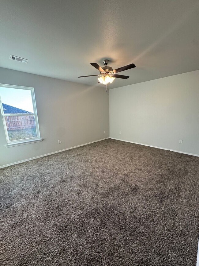 Building Photo - New build "Be the 1st to live THERE" 3/2/2 CISD 1/2 off special 1st month's rent