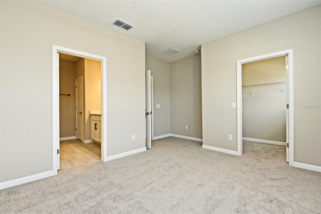 Building Photo - 627 Bayhawk St