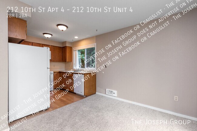 Building Photo - 212 10th St