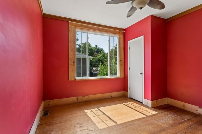 Building Photo - 144 Nelson Dr