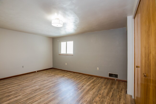 Building Photo - 2712 Sarah St