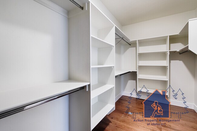 Building Photo - 2539 Bottle Brush Ave