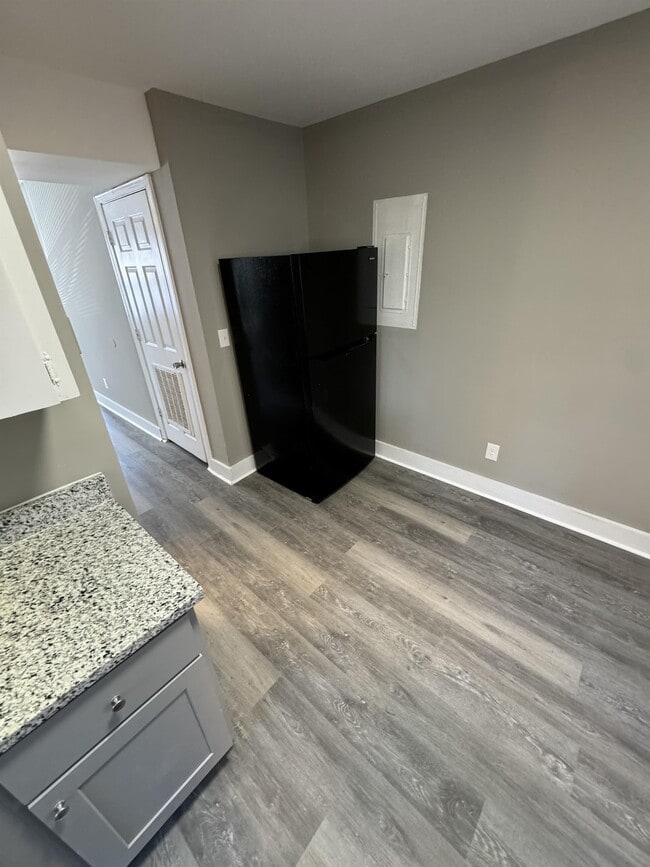 Building Photo - 121 Aqua Ct