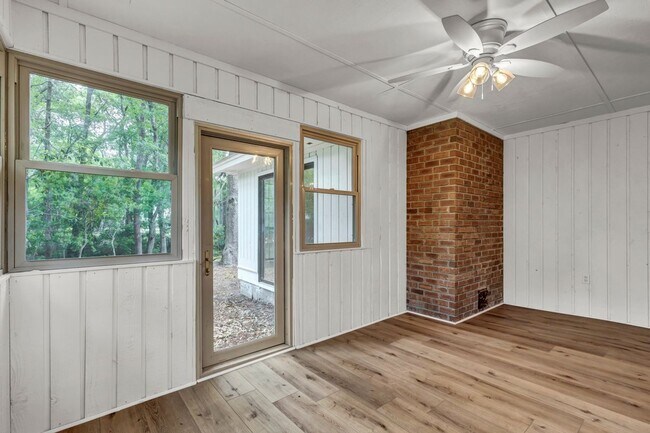 Building Photo - Beautifully Renovated 3 bed/2.5 bath in Ri...