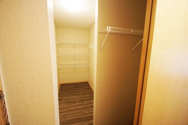 Building Photo - Pinto Suite