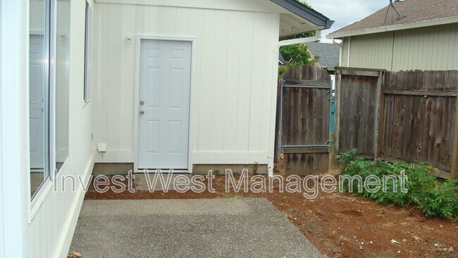 Building Photo - 2515 NE 83rd Wy