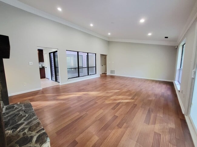 Building Photo - 4715 Cricklewood Ln