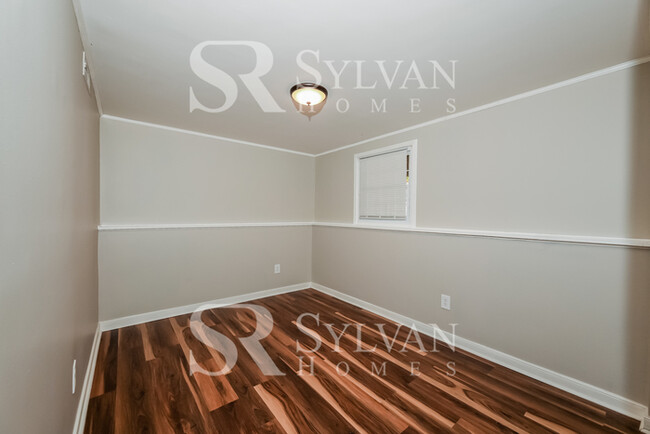 Building Photo - Your dream home awaits