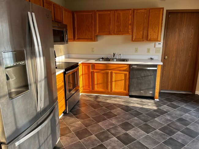 Building Photo - Beautiful Newburgh Home!