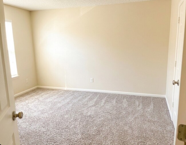 Building Photo - AVAILABLE SOON! APPLY ON OUR WEBSITE!