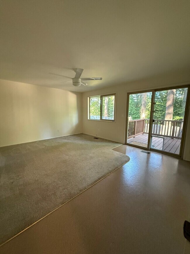 Building Photo - Pet Friendly Home with Pool Access!