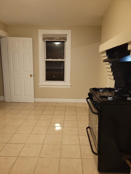 Building Photo - 378 Hawthorne St