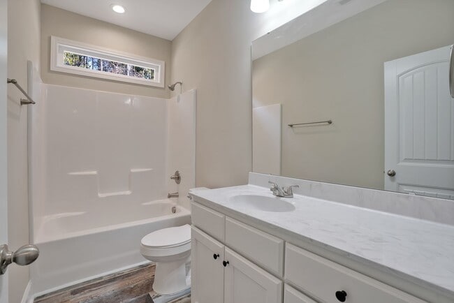 Building Photo - Beautiful  3 bed 2 bath Home in Hampstead