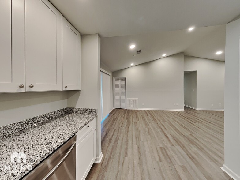 Building Photo - 2 Silverwood Dr