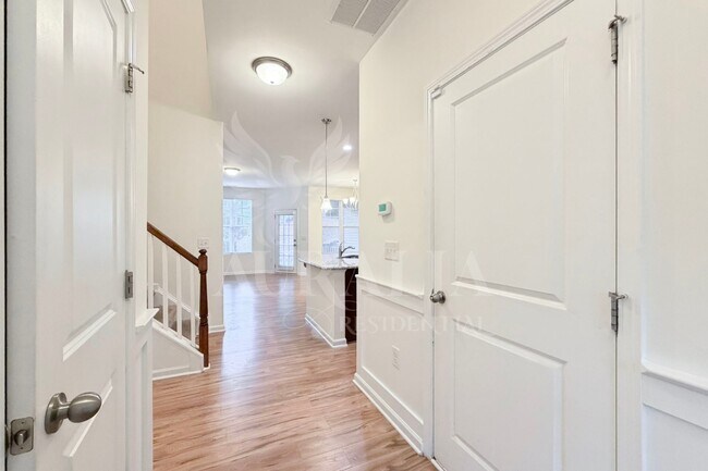 Building Photo - 907 Saratoga Dr