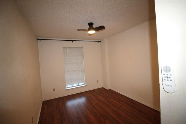 Building Photo - 8622 Piney Creek Bend