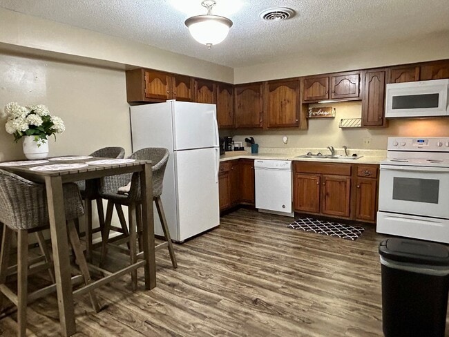 Building Photo - 917 Davis Blvd