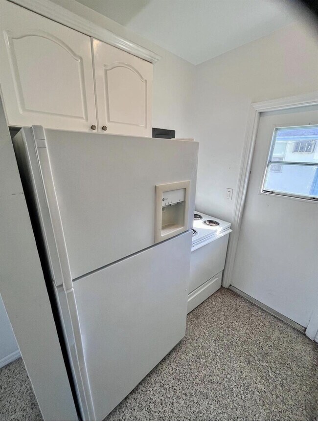 Building Photo - 1120 Sesame St