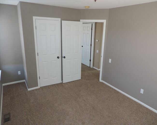 Building Photo - Conservatory 4 Bedroom Home (Available Imm...