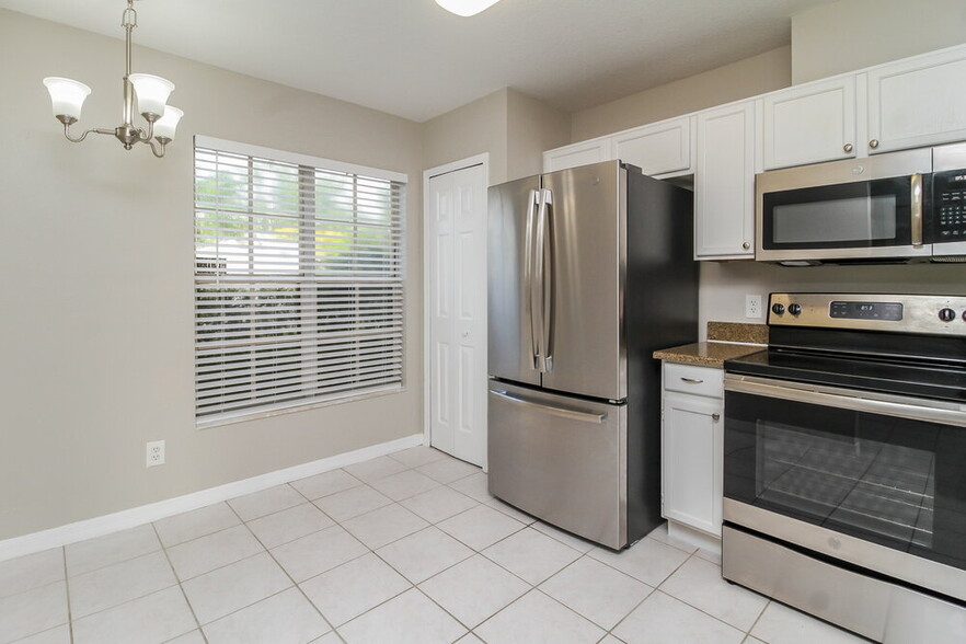 Building Photo - 1525 Sunset View Cir