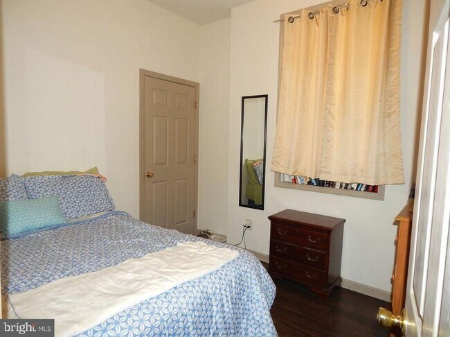 Building Photo - 1621 W Diamond St