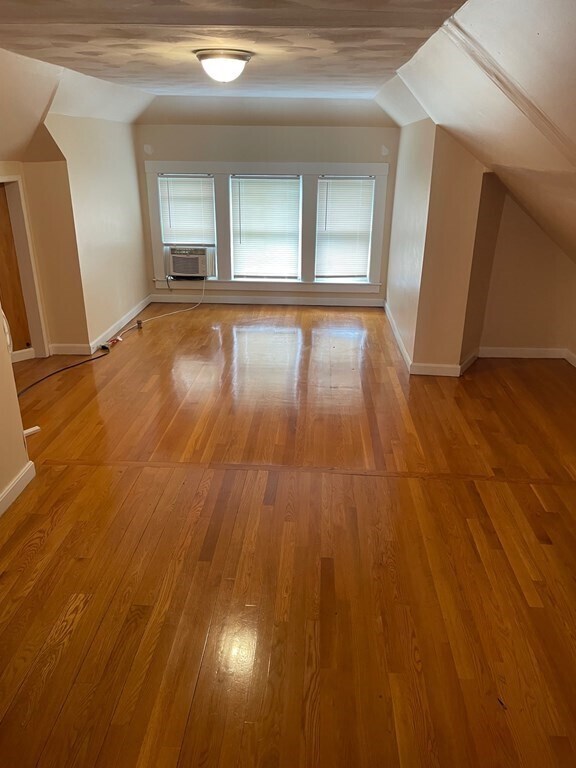 Building Photo - 723 Bennington St