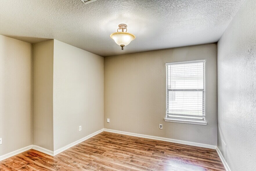 Building Photo - 20639 Tealbrook Dr